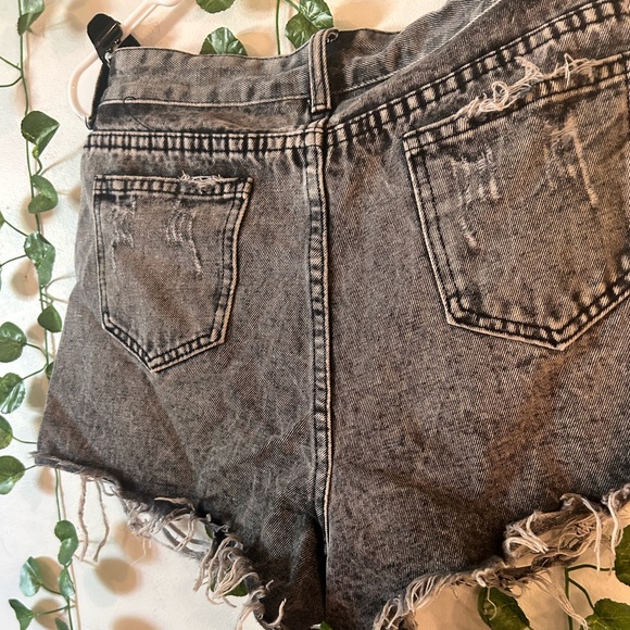 Shein High Rise Mom Shorts - Picture 4 of 5